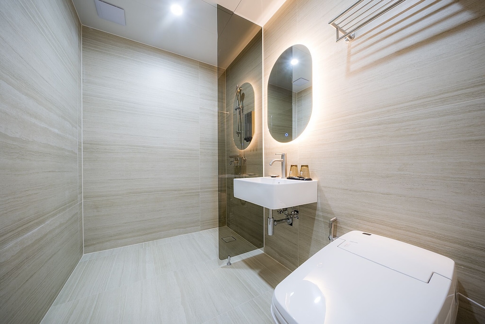 Business Twin Room - Photo 4