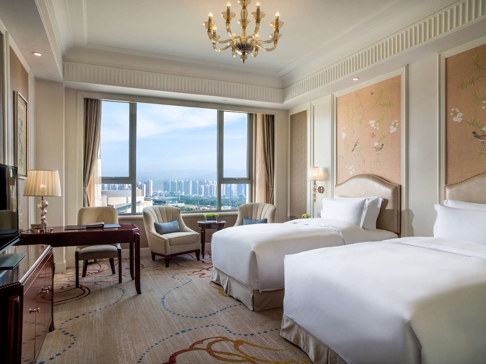 Luxury Room, 2 Twin Beds, City View