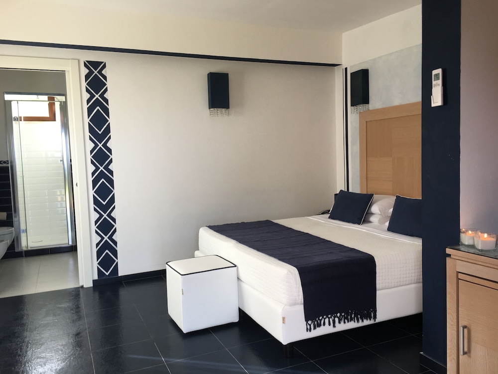 Double Room - Photo 3