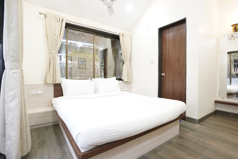 4 BHK Bungalow with Private Pool photo 2