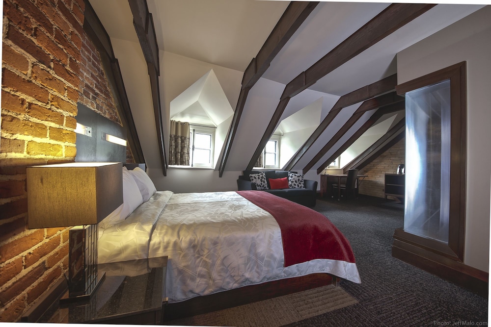 Junior Room, 1 Queen Bed photo 2