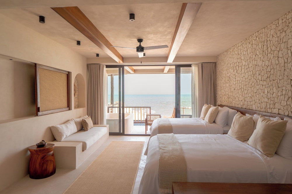 Junior Studio Suite, 2 Queen Beds, Sea View