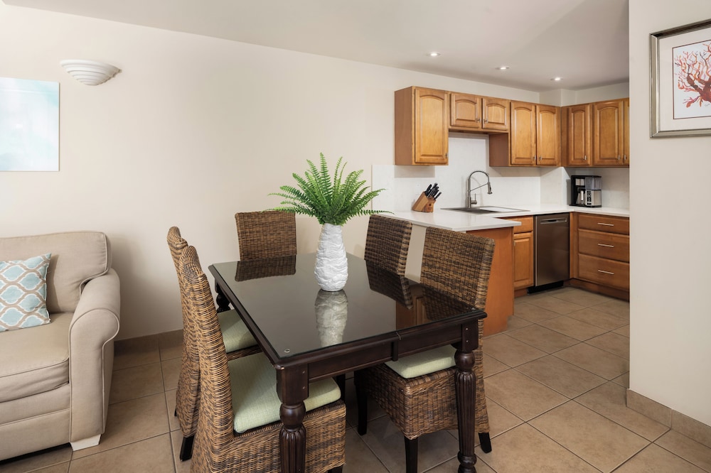 Bungalow, 2 Bedrooms, Lanai - Photo 6