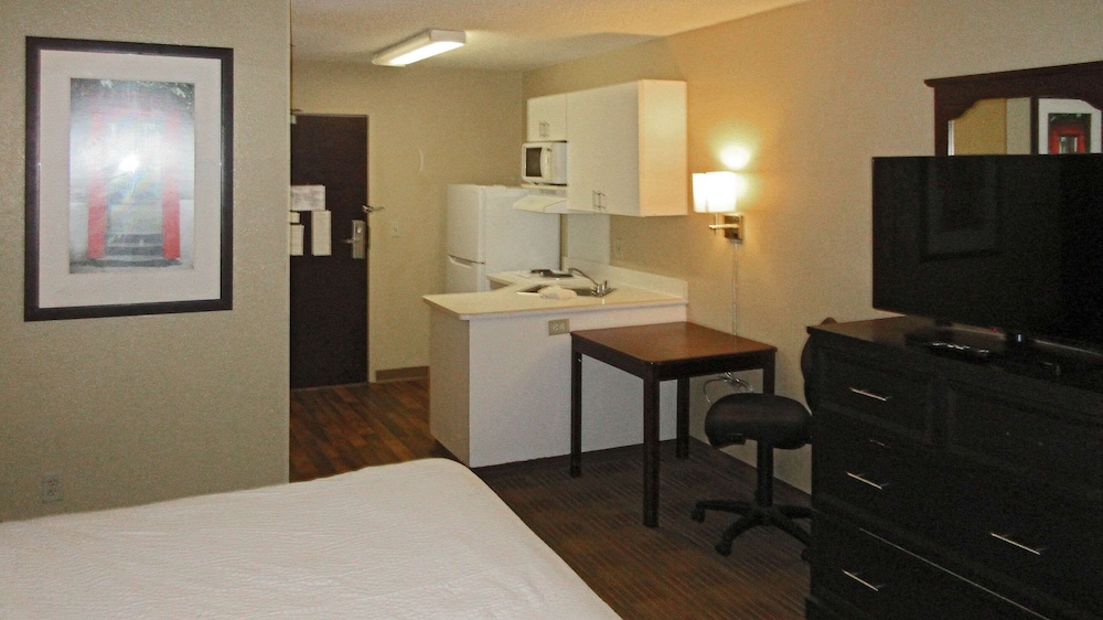 Suite, 1 Queen Bed, Non Smoking (Efficiency) - Photo 1