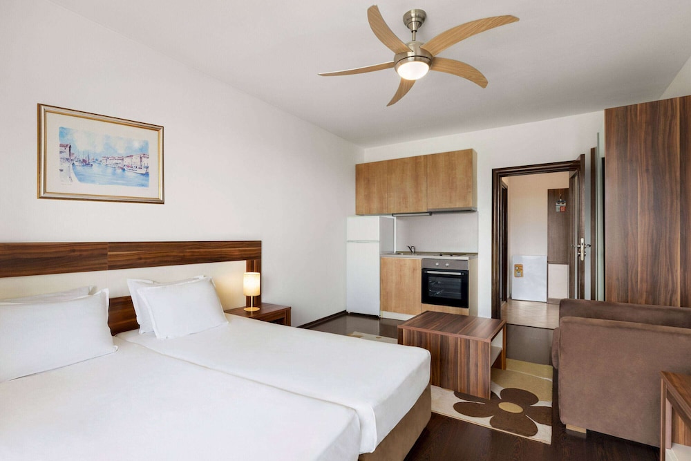 Deluxe Studio, 1 Twin Bed - Photo 3