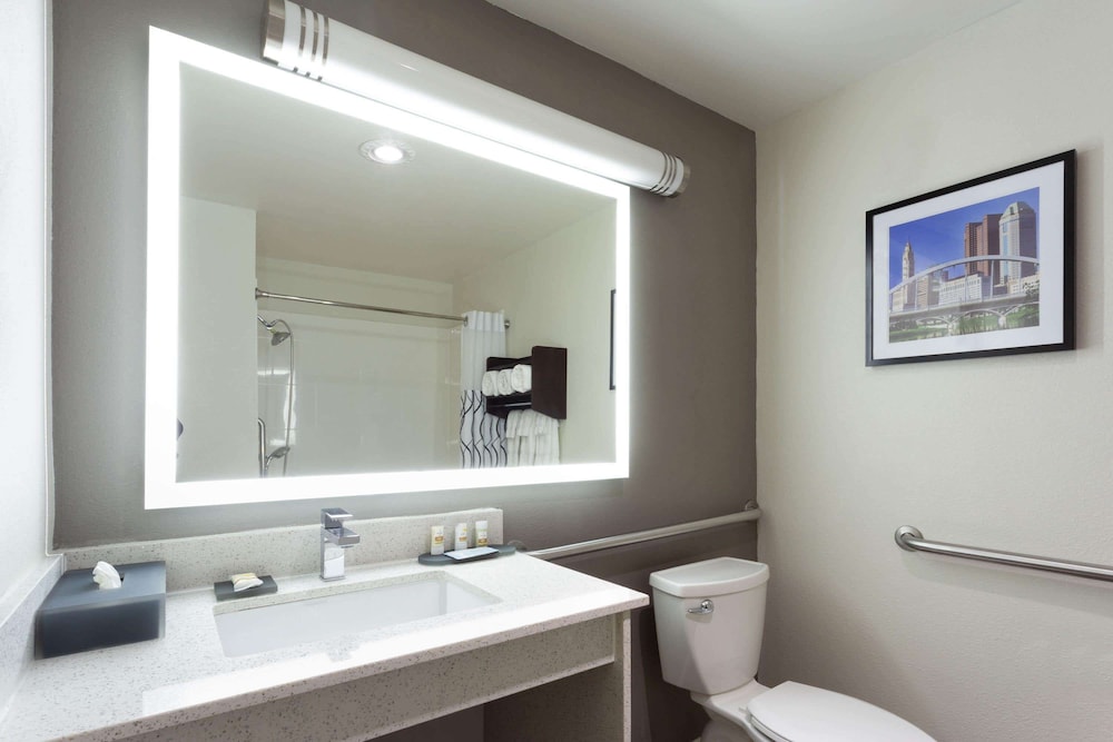 Deluxe Room, 1 King Bed, Non Smoking (Deluxe Executive Room) - Photo 4