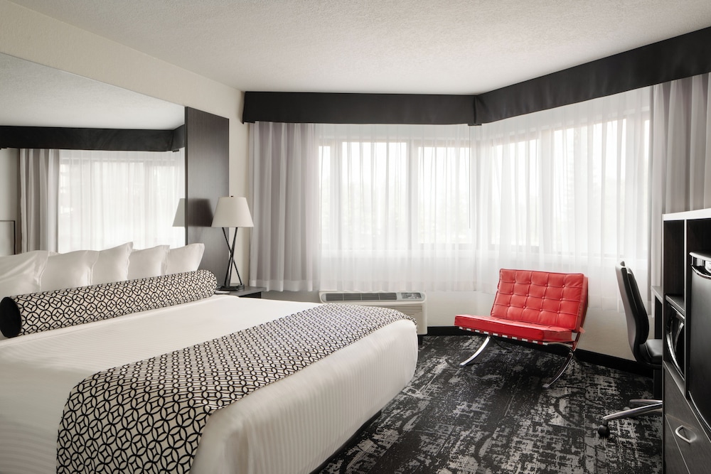 Suite, 1 King Bed, Roll-in Shower (Roll-in Shower, River) - Photo 1