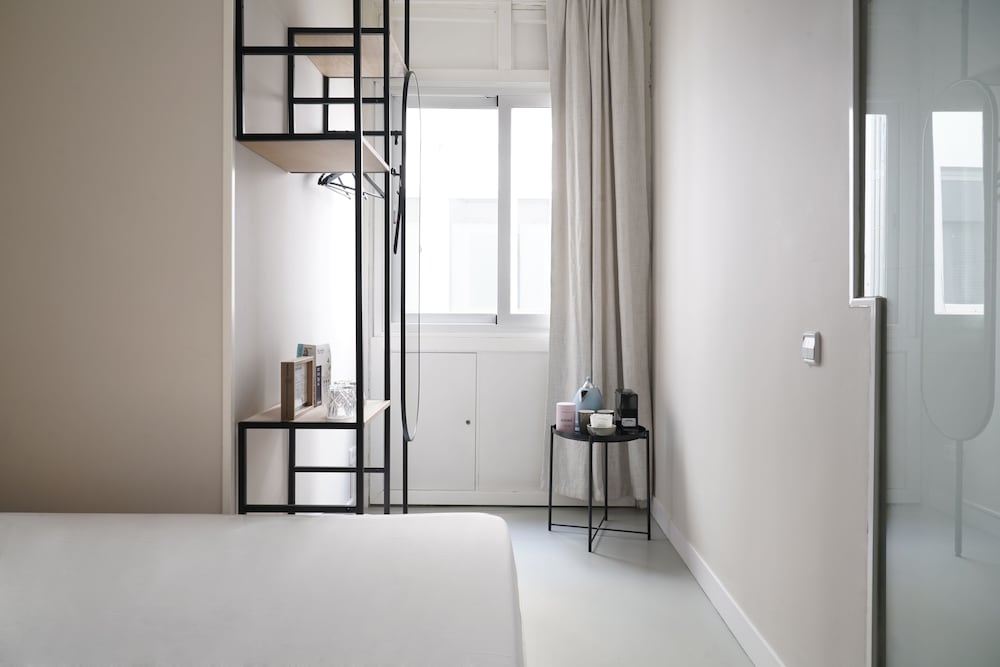 Small Room - Photo 11
