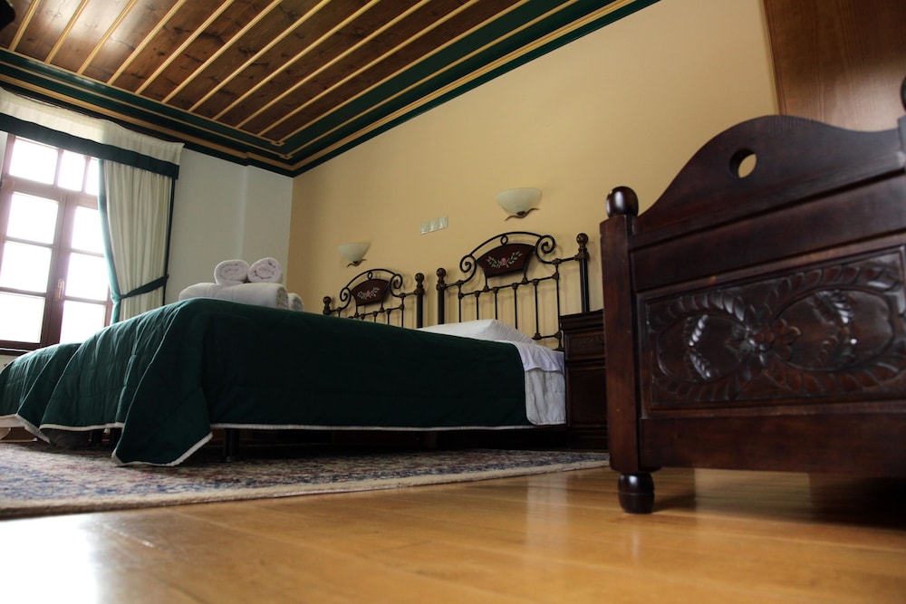 Double or Twin Room, Mountain View photo 2