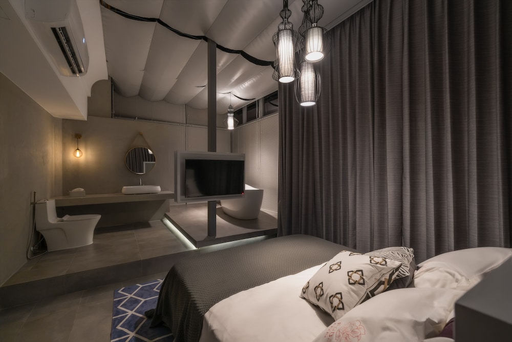 Deluxe Double Room, Balcony - Photo 5