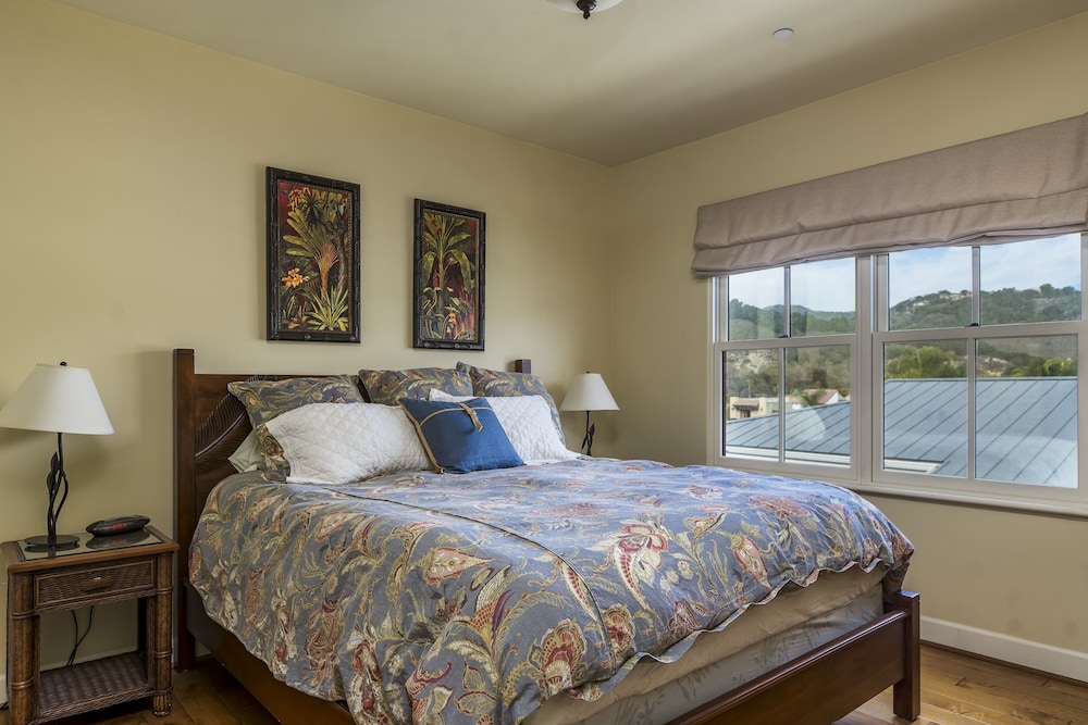 Condo, 1 Bedroom photo 2
