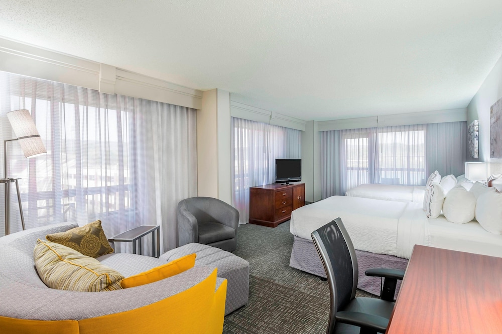 Room, Multiple Beds, Balcony (View) - Photo 1
