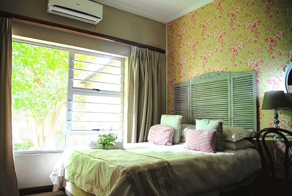 Family Room, 2 Bedrooms