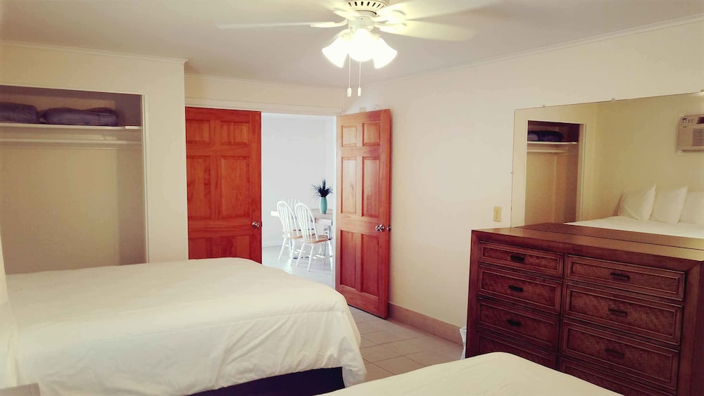 Suite, 1 Bedroom, Kitchen, Sea Facing photo 3