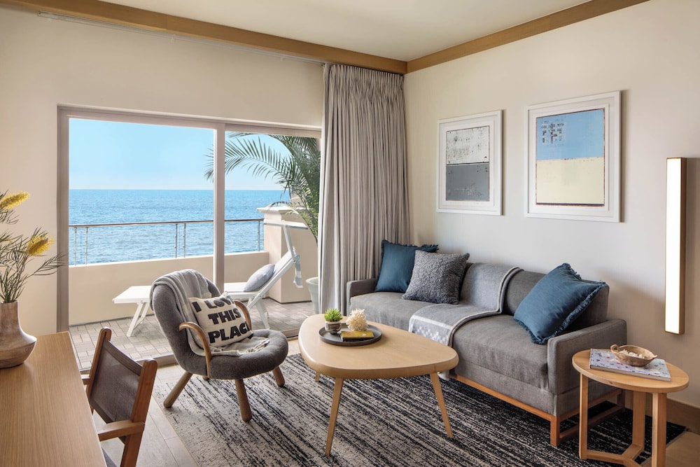 Junior Suite, 1 King Bed, Balcony, Oceanfront (Fireplace) photo 1