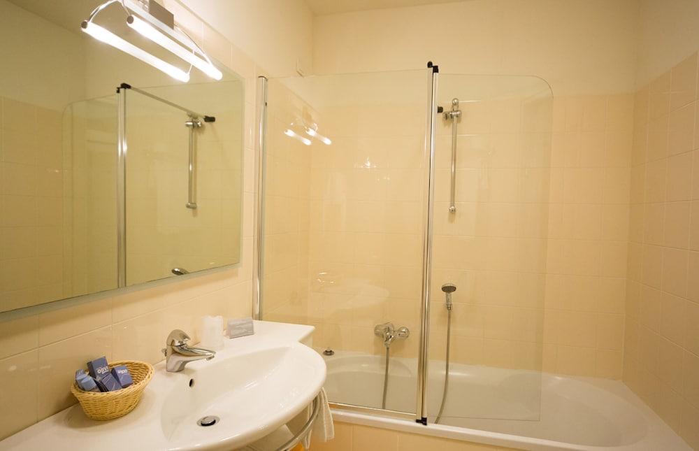 Junior Suite, Balcony, Garden View - Photo 3