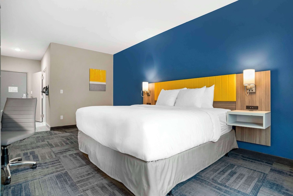 Suite, 1 King Bed, Non Smoking - Photo 5