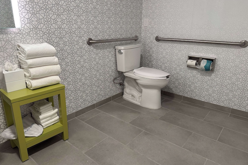 Suite, 2 Queen Beds, Accessible, Non Smoking - Photo 6