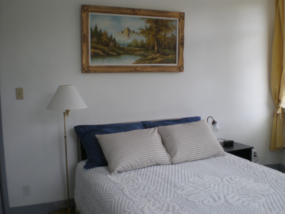 Standard Room, 1 Queen Bed photo 3