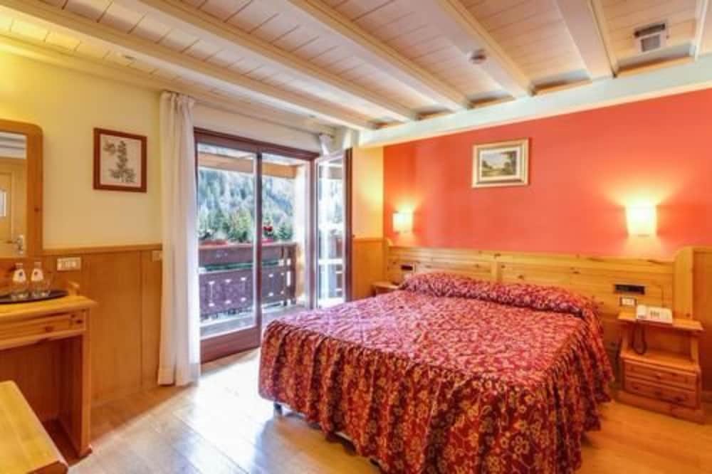 Superior Double or Twin Room photo 2