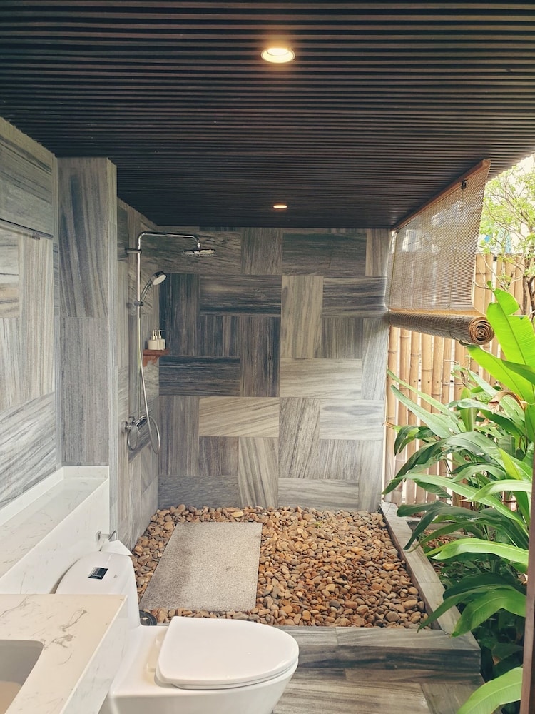 Exclusive Studio Suite, Pool Access, Pool View photo 2