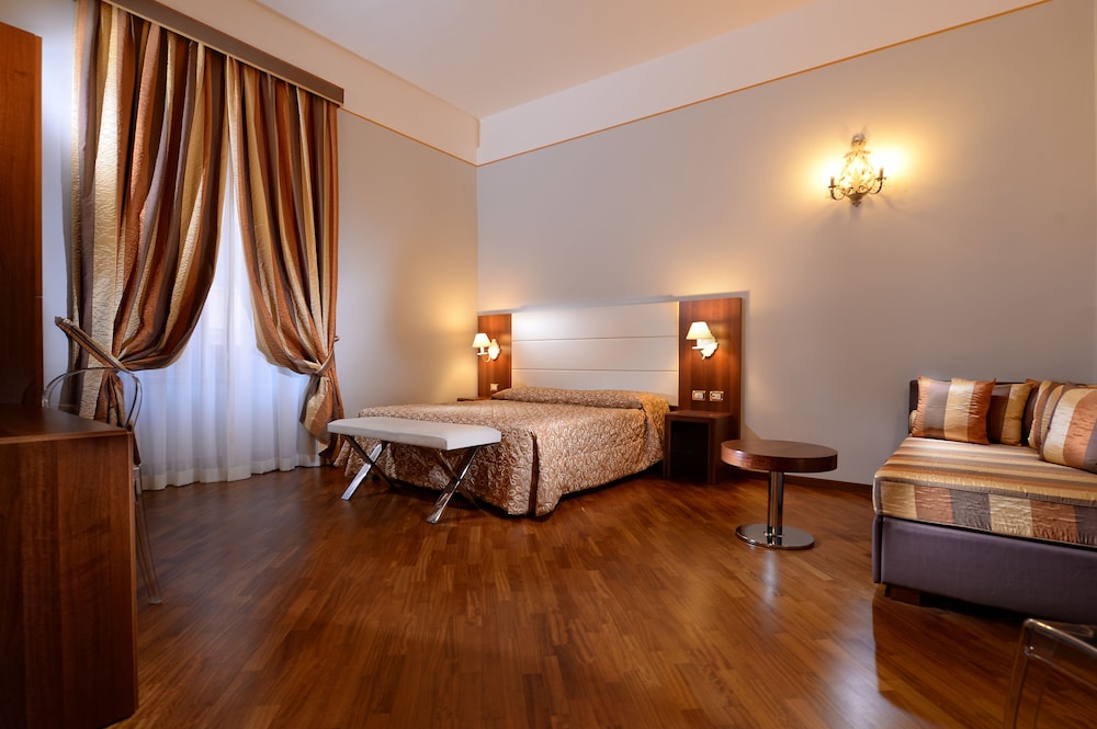 Family Suite, 2 Bedrooms - Photo 6
