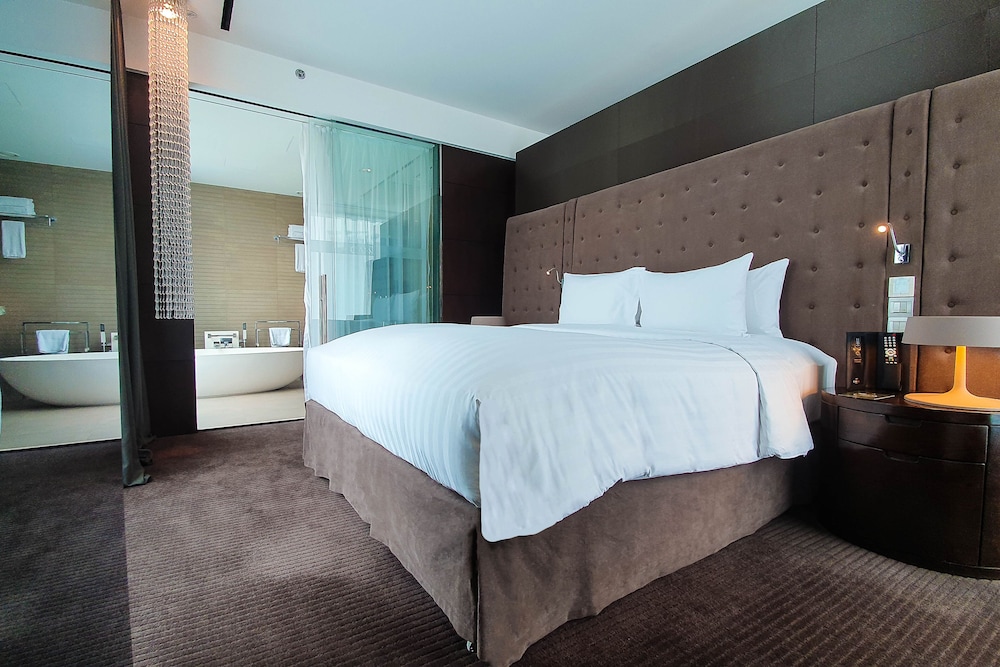 Executive Suite, 1 King Bed photo 3