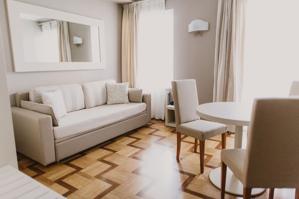Suite, Garden Area - Photo 5