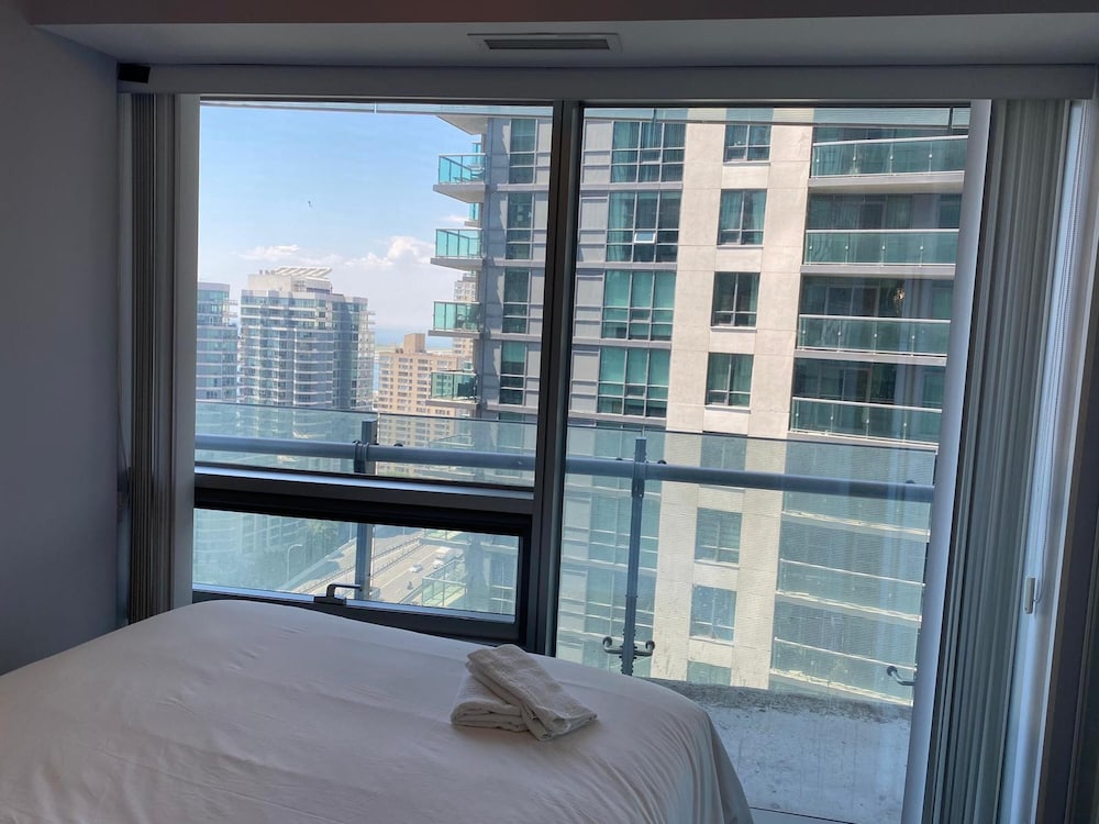 Design Apartment, 3 Bedrooms, 2 Bathrooms, City View thumbnail 5