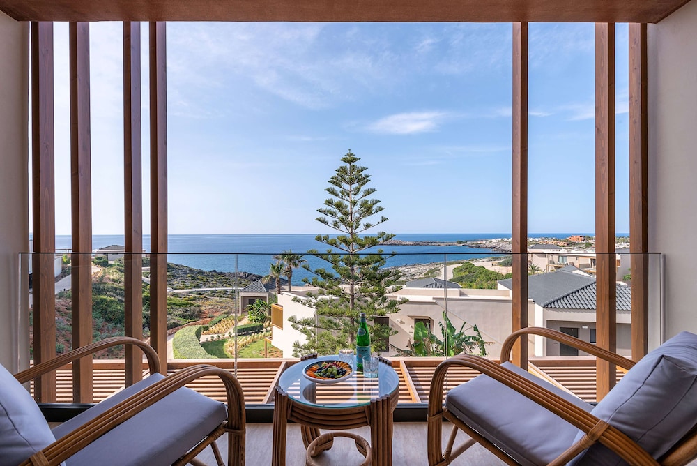 Deluxe Room, 1 King Bed, Sea View