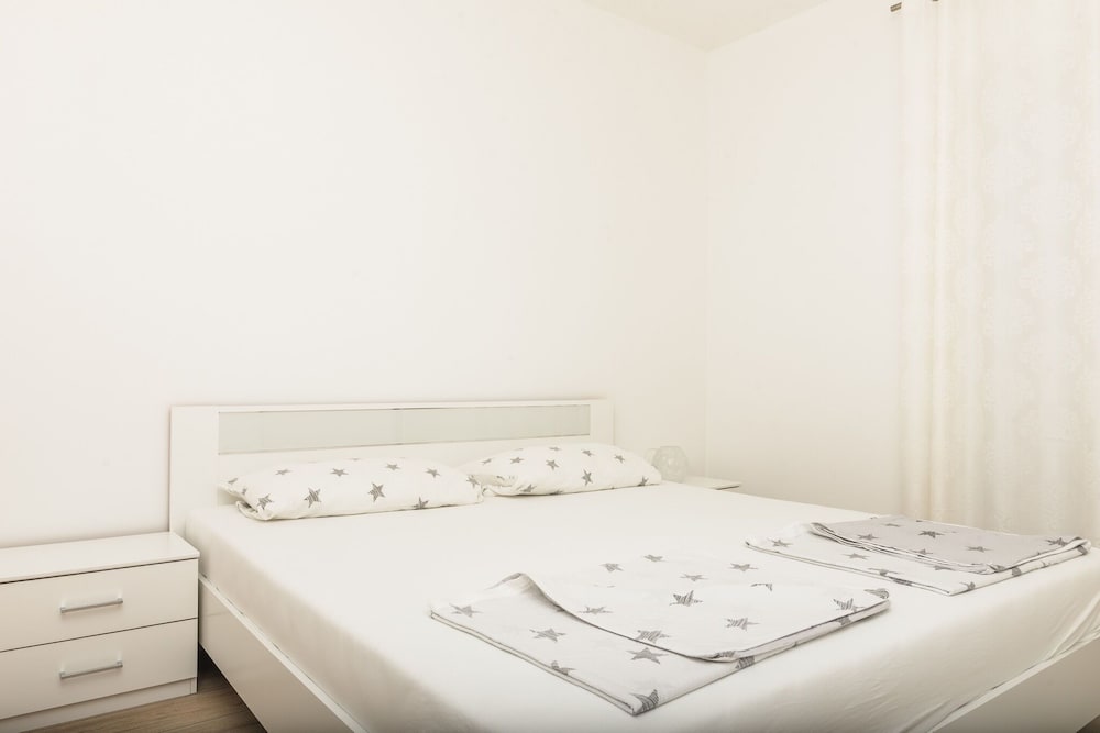 Apartment (A2)
