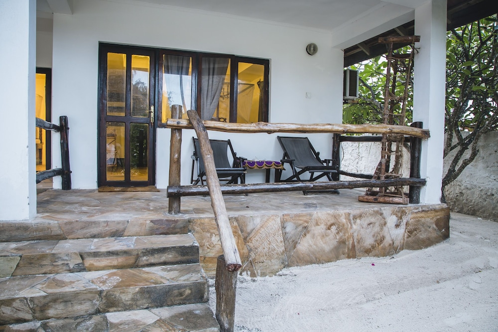 Bungalow, 1 King Bed, Patio, Garden Area