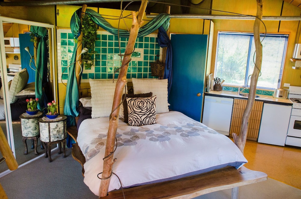 Spa Chalet 1 Bedroom with Queen bed + (2nd Loft Bedroom + Kitchen) photo 2