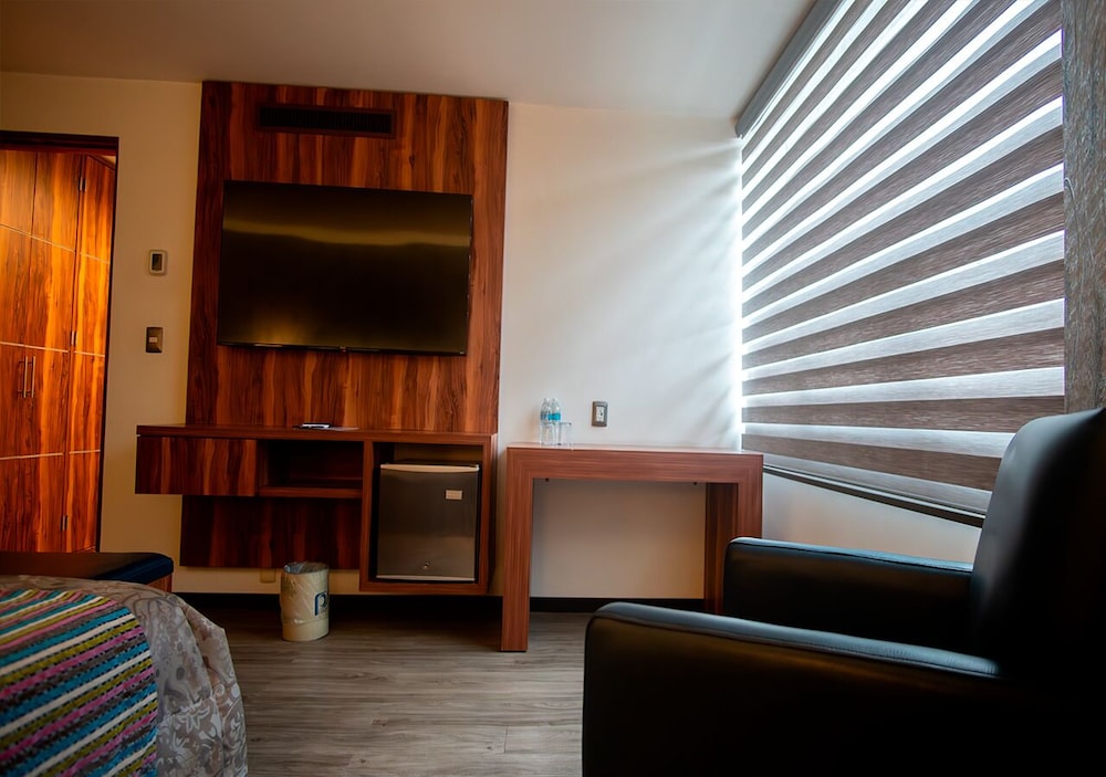 Grand Suite, Jetted Tub photo 2