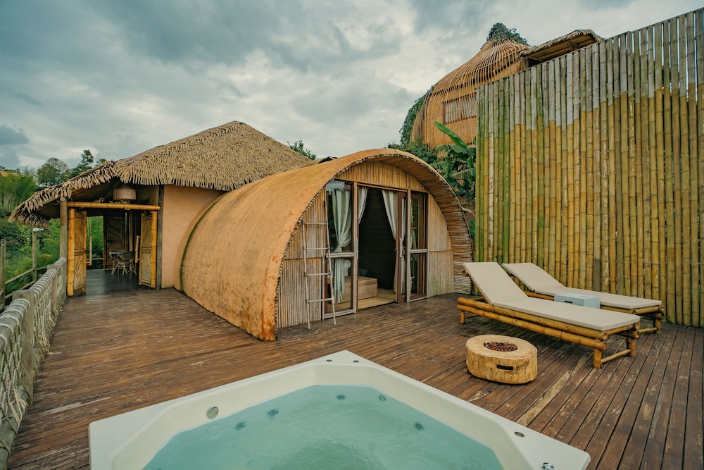 Bamboo Palace Banana - Photo 1