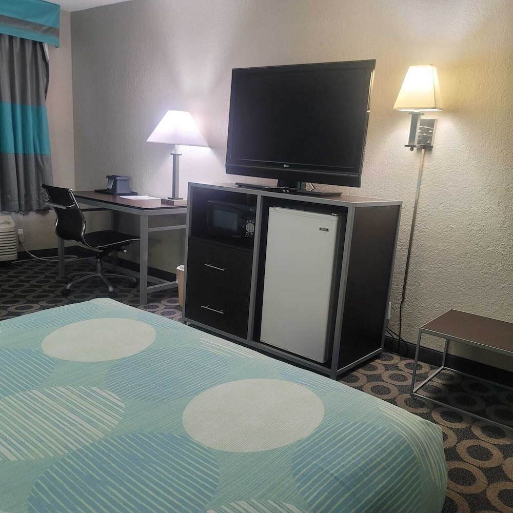 Room, 2 Double Beds, Non Smoking - Photo 6