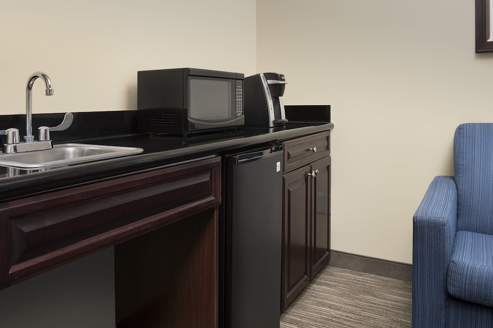 Suite, Multiple Beds, Accessible (Mobility, Accessible Tub) - Photo 6