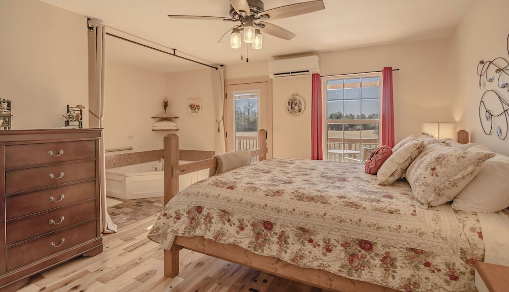 Luxury Double Room, 1 King Bed photo 3