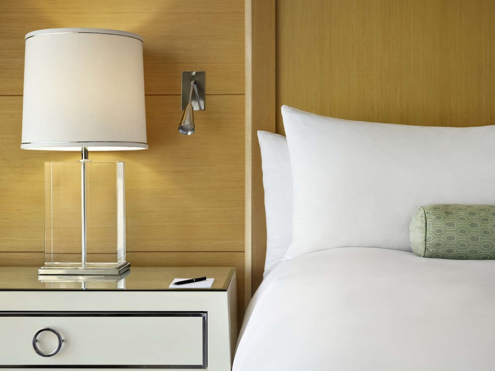 Superior Room, 2 Queen Beds (Beverly Boulevard View) photo 3