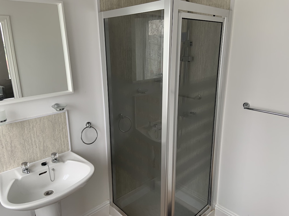 Superior Suite, Ensuite photo 2