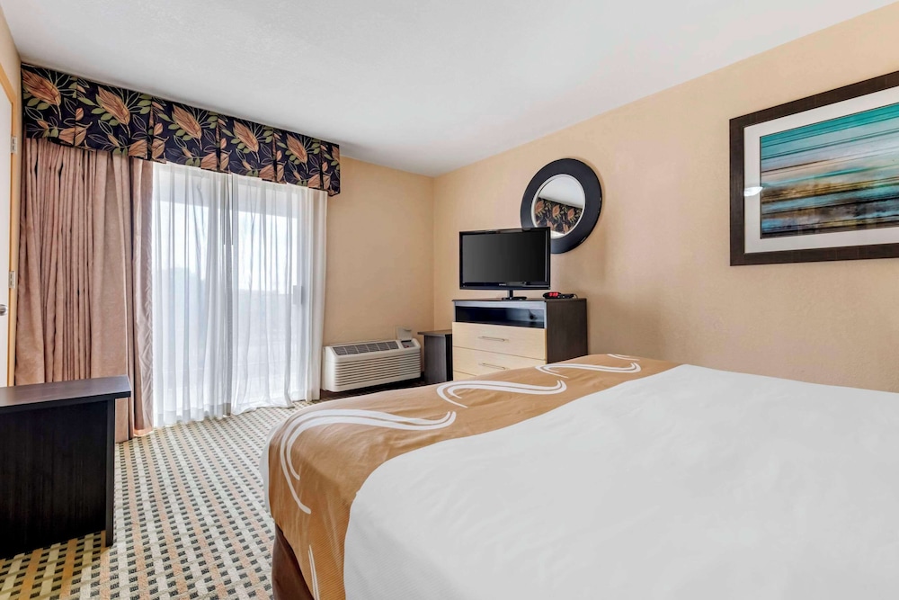 Suite, 1 King Bed, Non Smoking - Photo 2