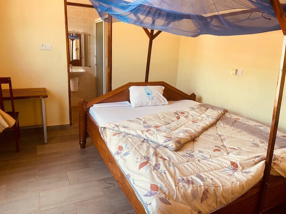 Economy Room, Balcony, Lake View