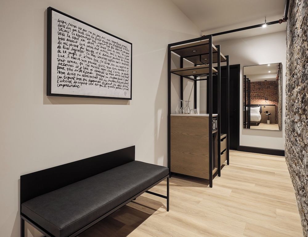 Room (Large)