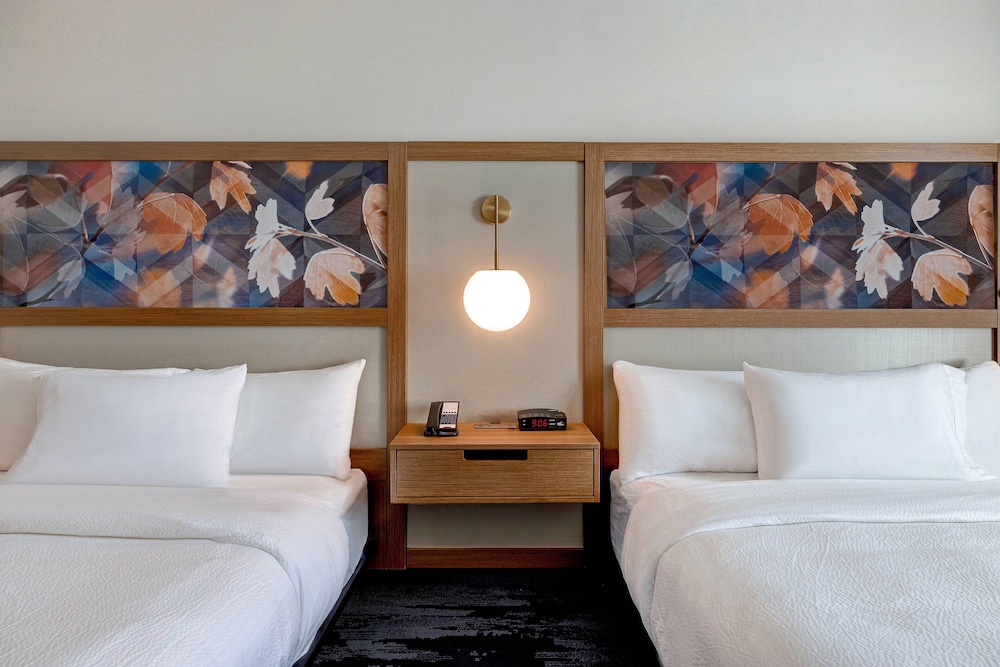Room, 2 Queen Beds (Mobility/Hearing Accessible, Tub) - Photo 1