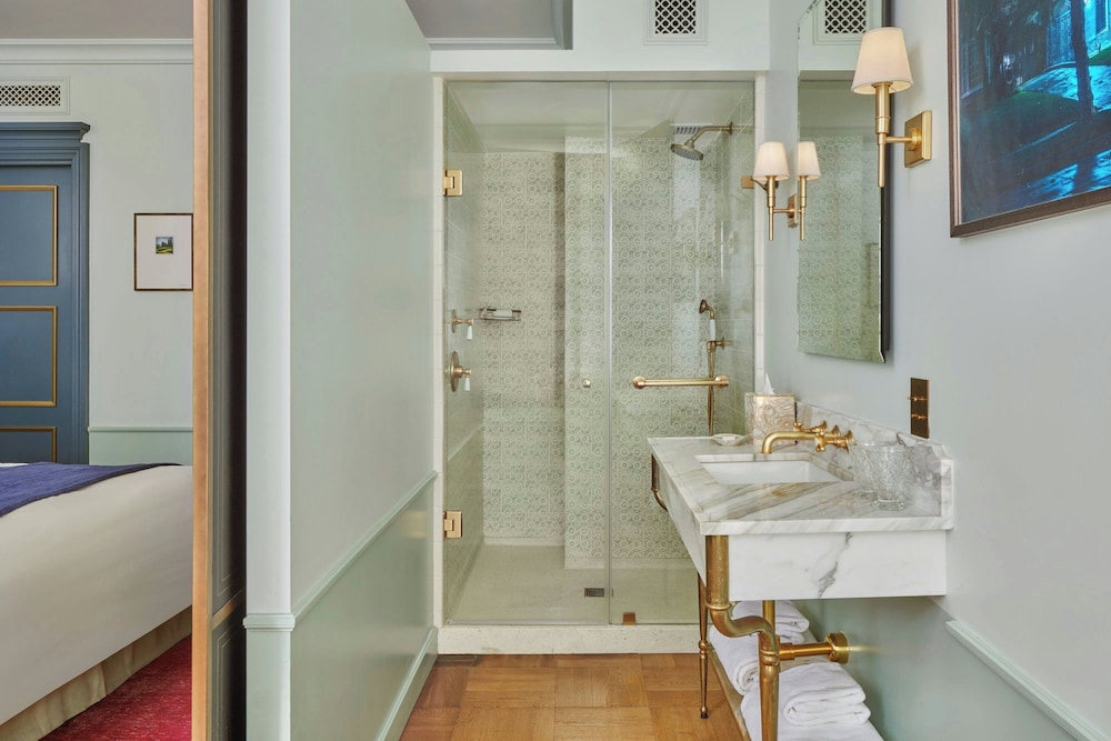 One Bedroom Suite (Non Smoking) (Accessible) thumbnail 6