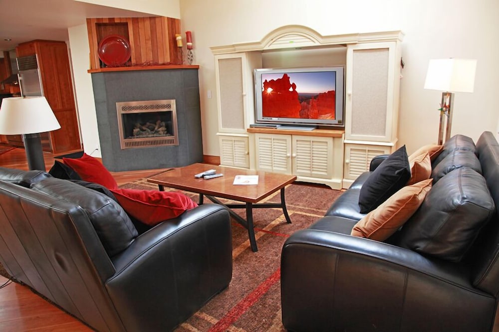 Condo, 3 Bedrooms, 2 Bathrooms