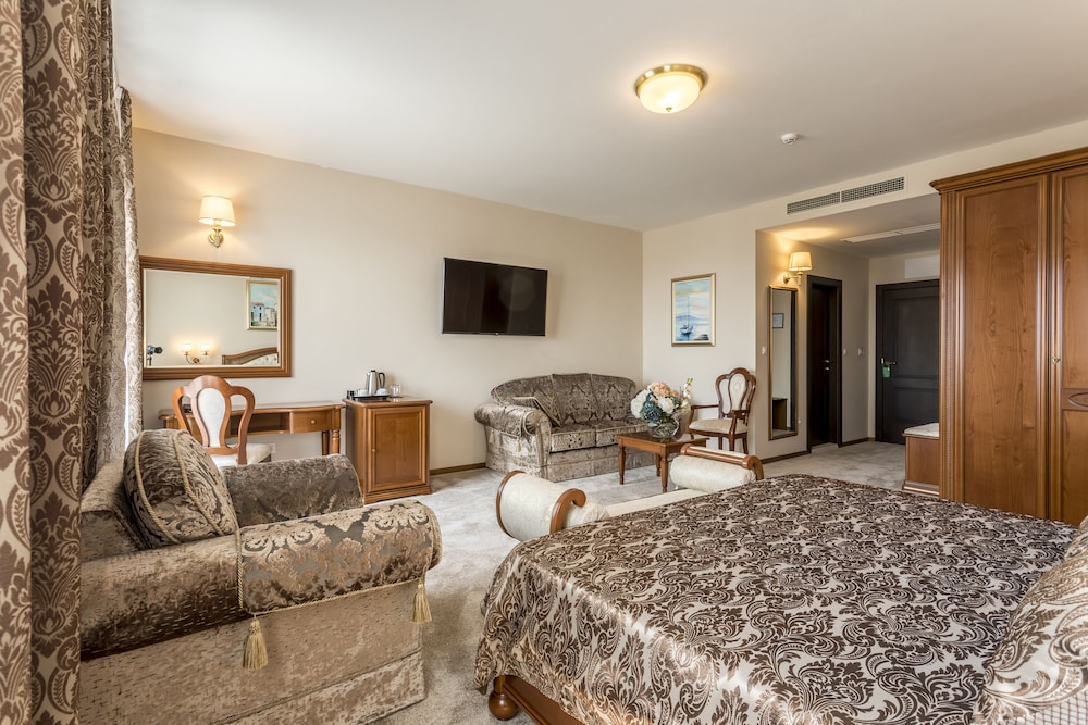 Exclusive Double Room, Balcony thumbnail 5