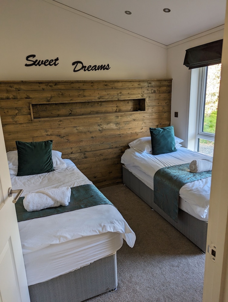 Luxury Apartment, Accessible, Ensuite (Oak Lodge - Wheelchair) photo 2