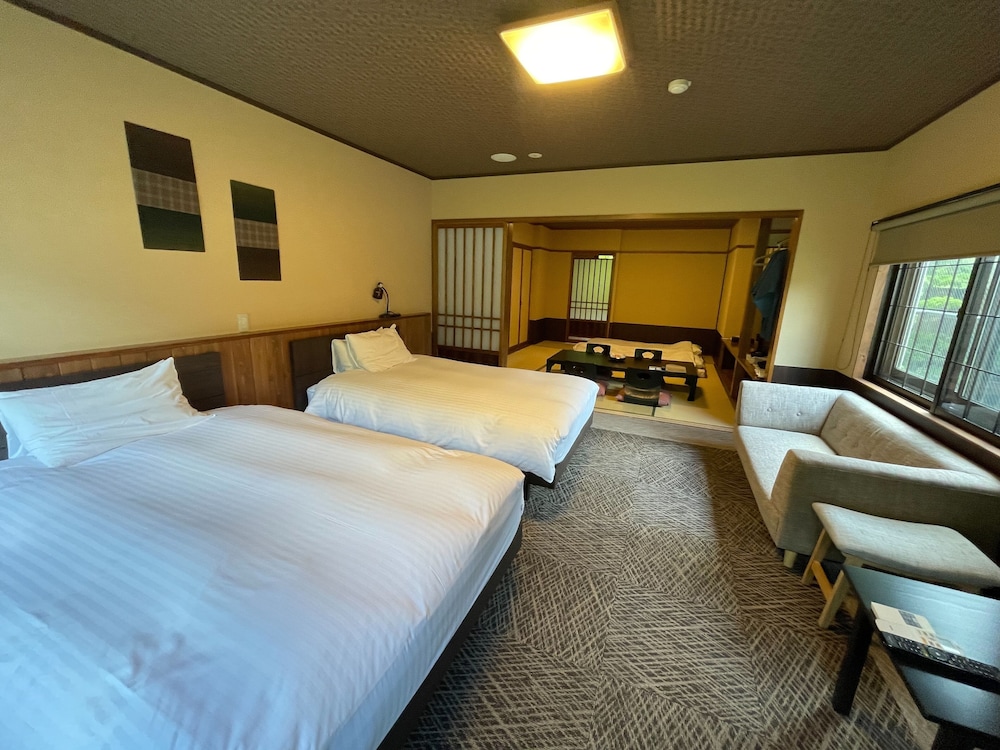 Japanese Western Style with Tatami Area (2 Beds + Futons) photo 3
