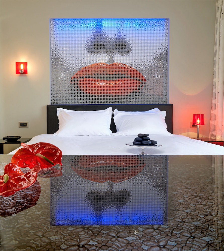 Luxury Two-Bedroom Suite - Photo 2